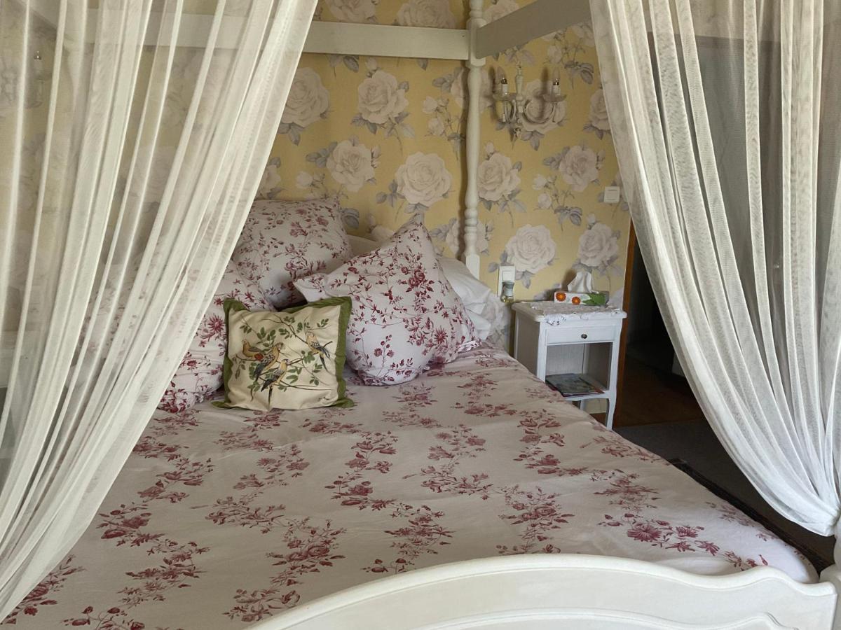Le Jardin De Rose 24 Feuillebert Romagne 86700 Bed & Breakfast Eksteriør bilde